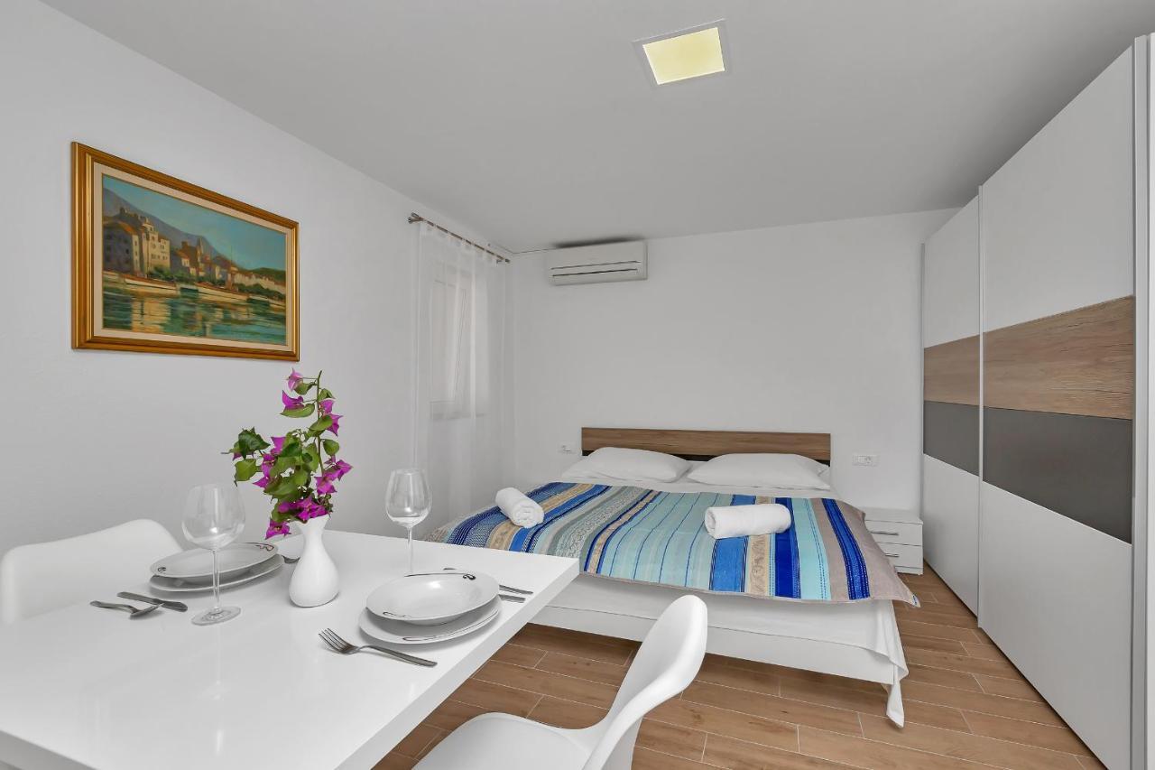 Guesthouse Lara Makarska Exterior foto