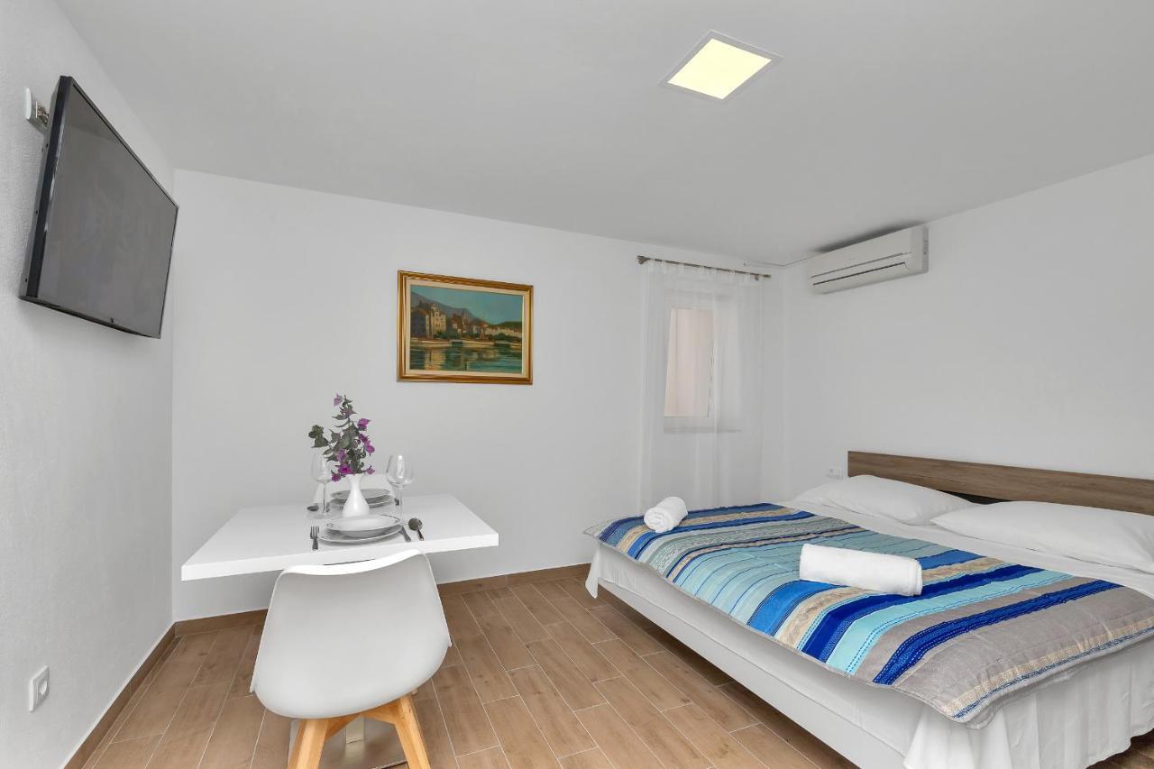 Guesthouse Lara Makarska Exterior foto