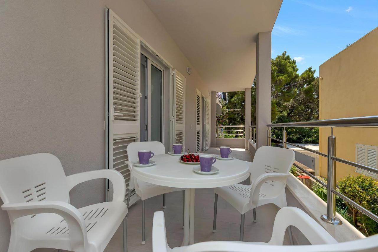 Guesthouse Lara Makarska Exterior foto